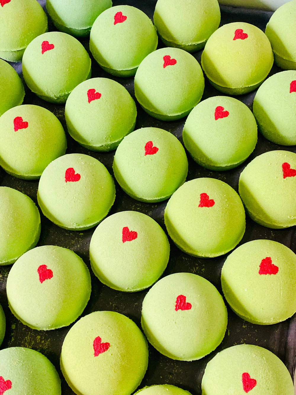 🎄 Grinch Bath Bomb with Surprise Charm – by Seaside Sudz (New Jersey)