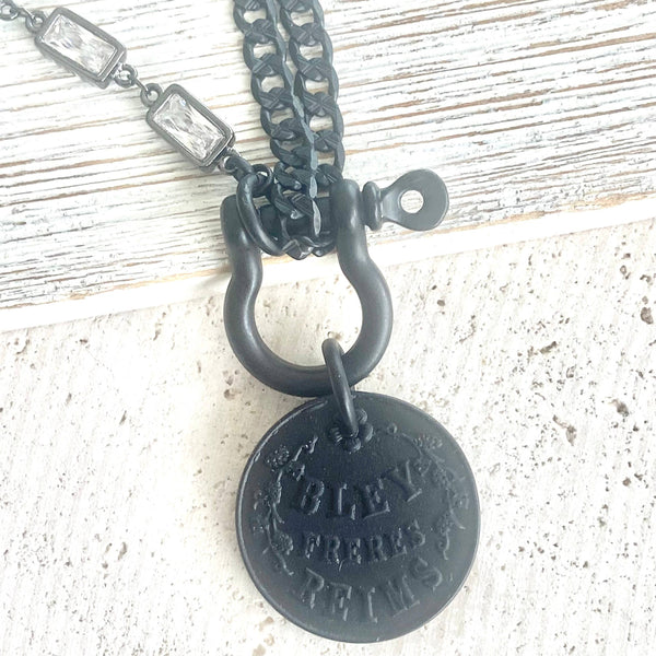 Edgy glam French champagne coin shackle necklace : Matte black