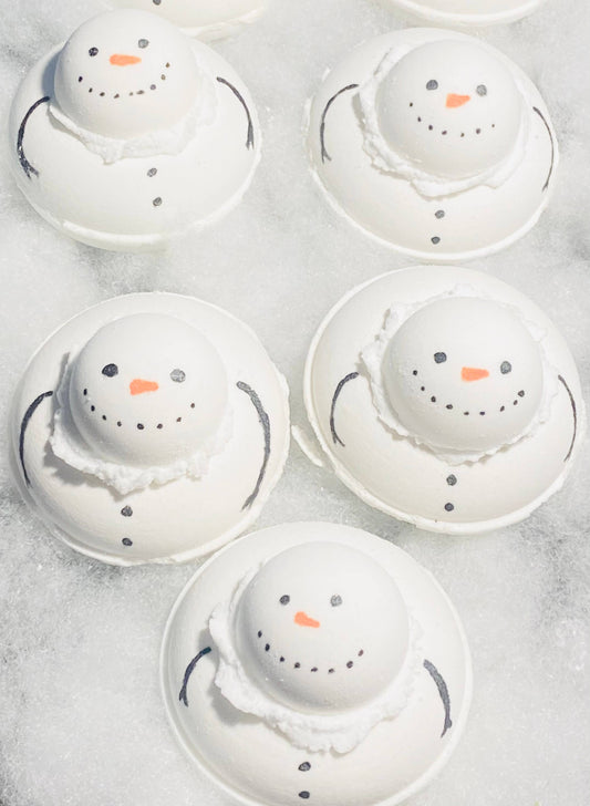 ❄️ Snowman Bath Bomb – by Seaside Sudz (New Jersey) Candy Cane