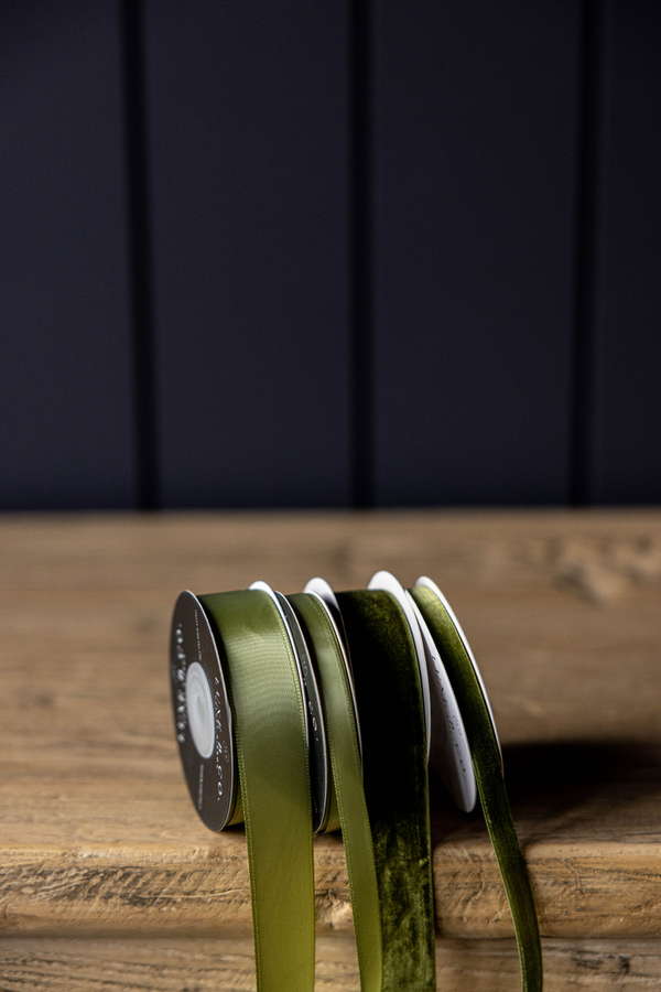 Ribbon Sage Satin Holiday Decor: Medium