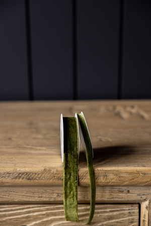 Ribbon Sage Velvet Holiday Decor: Medium