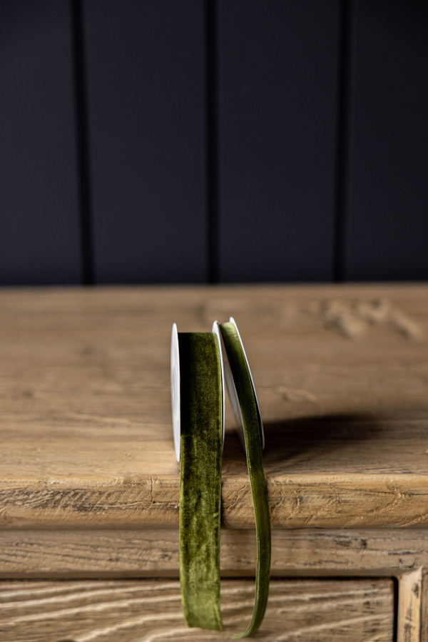 Ribbon Sage Velvet Holiday Decor: Medium