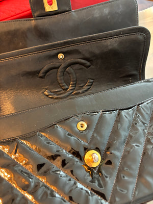 👜 Chanel Vintage Black Patent Chevron Double Flap Bag – Gold Hardware