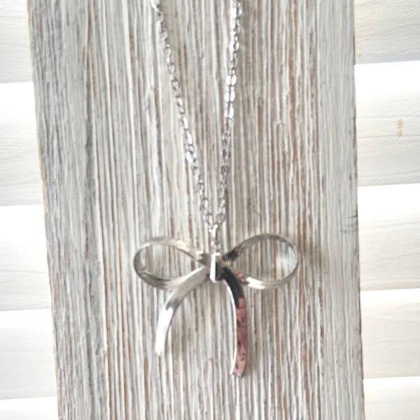 Bow necklace slip knot trendy jewelry: Silver