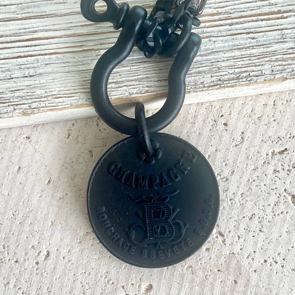 Edgy glam French champagne coin shackle necklace : Matte black