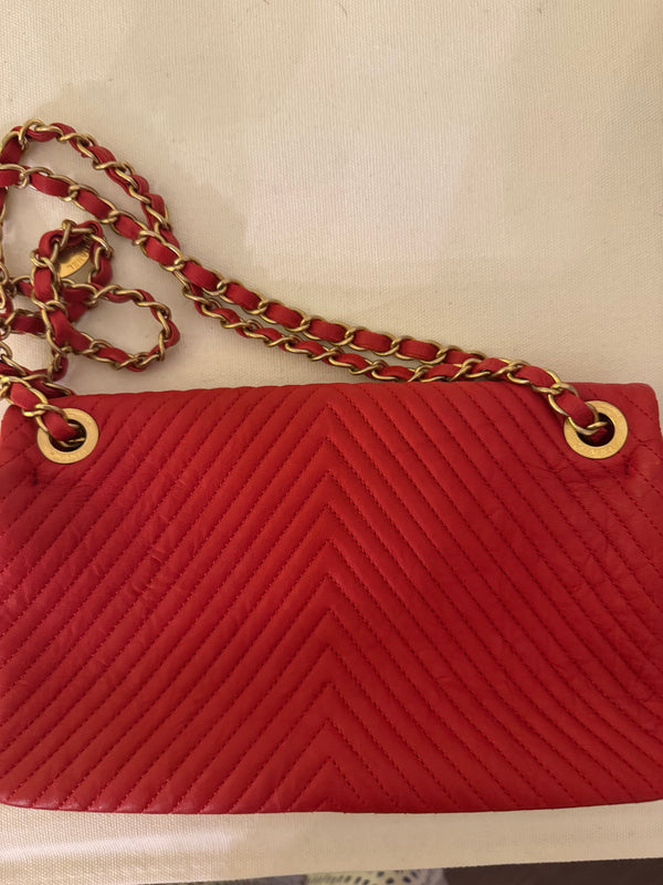 Chanel Red Medium Wrinkled calf leather Quilted Chevron Medallion Charm Surpique Flap