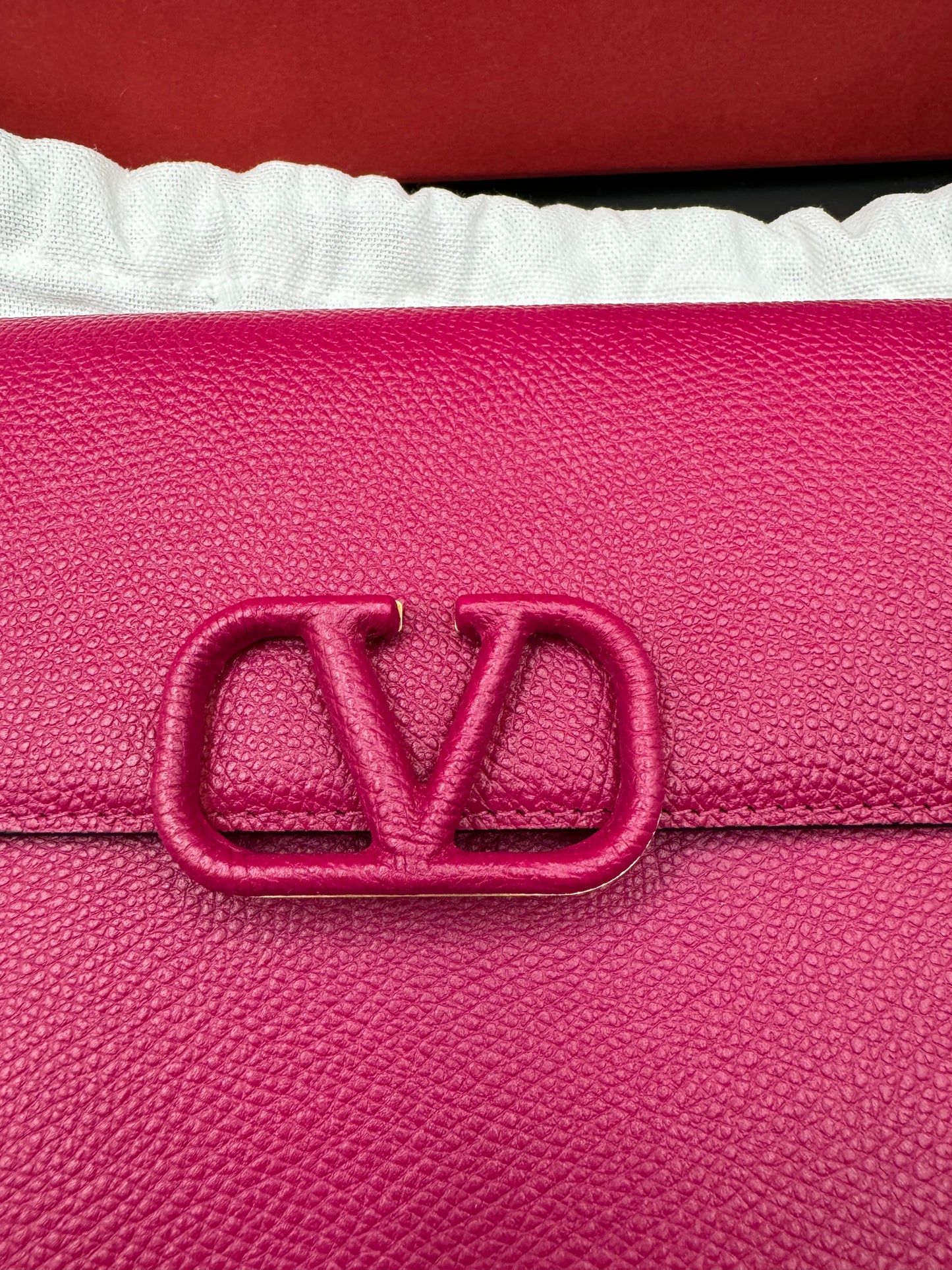 Valentino large Berry monochromatic V logo clutch/portfolio