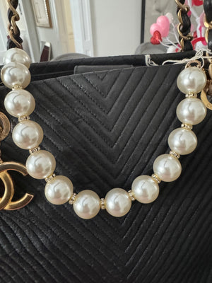Pearl bag charm/chain