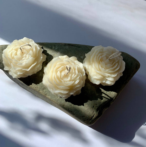 Scented Peony Flower Candle: Lavender