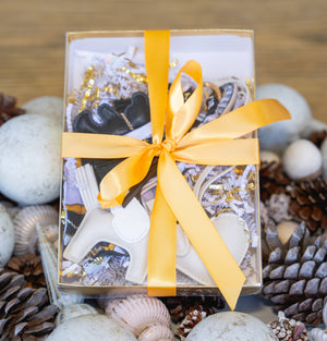 Oprah's Favorite Things 2025 - Black/White, Green/Orange or Brown/Yellow Bag Charm Set