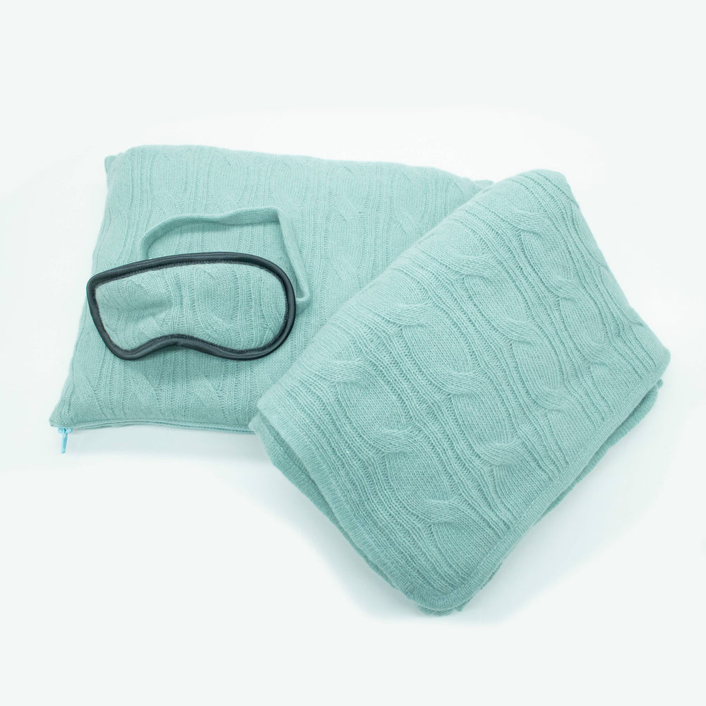 Travel set lambswool with cables: BALTIC BLUE