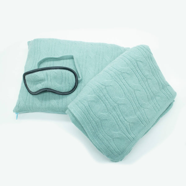 Travel set lambswool with cables: BALTIC BLUE