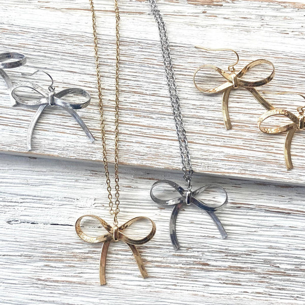 Bow necklace slip knot trendy jewelry: Silver