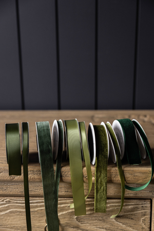 Ribbon Emerald Green Velvet Holiday Decor: Medium