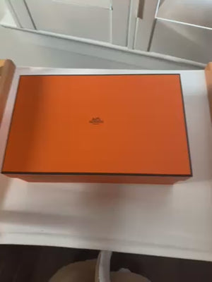 Hermes’ new set of 2 art deco mugs with box